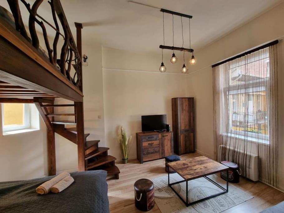 Vintage Apartman In City Center Miskolc Exterior foto