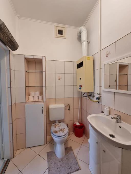 Vintage Apartman In City Center Miskolc Exterior foto