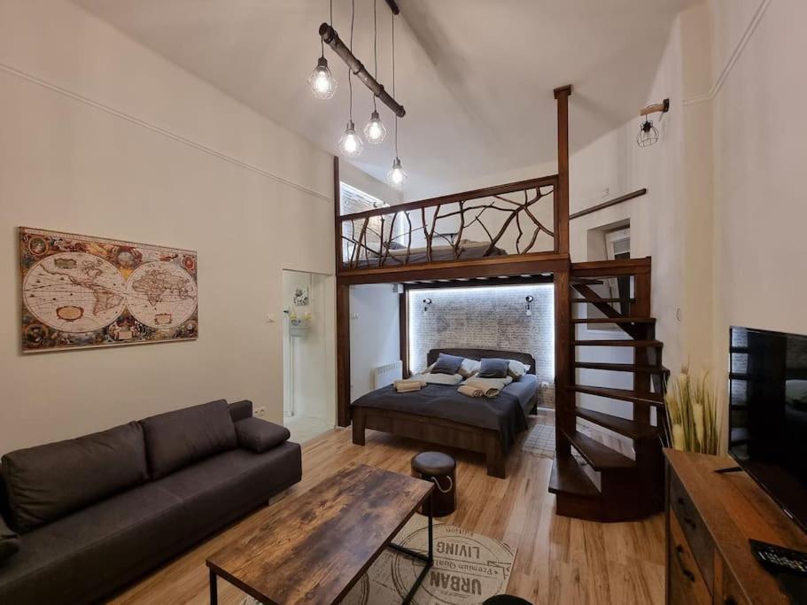 Vintage Apartman In City Center Miskolc Exterior foto