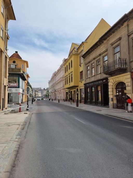Vintage Apartman In City Center Miskolc Exterior foto