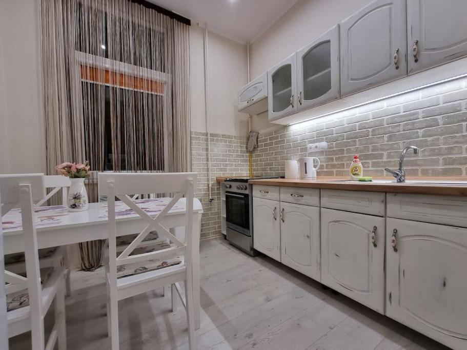 Vintage Apartman In City Center Miskolc Exterior foto