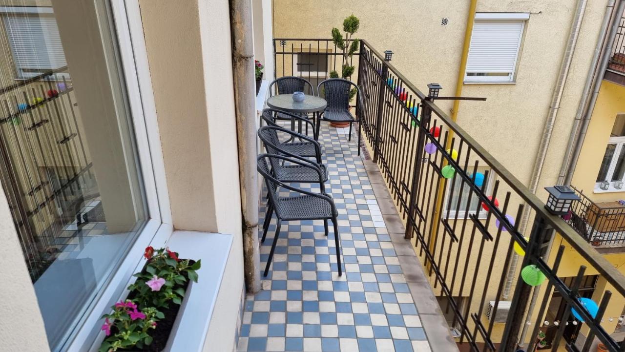 Vintage Apartman In City Center Miskolc Exterior foto